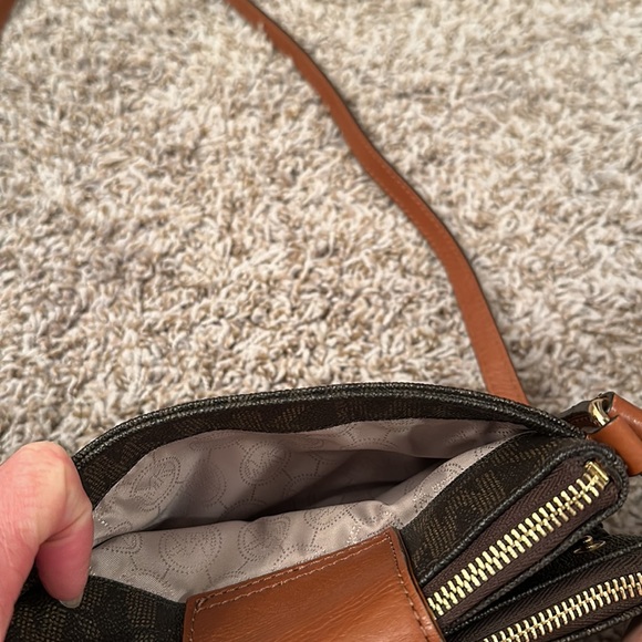 Michael Kors small shoulder or crossover bag - Picture 3 of 7